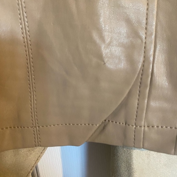 Love Token Jinx Vest Ruffle Lapel Faux Suede Vest Small Tan - Picture 6 of 6